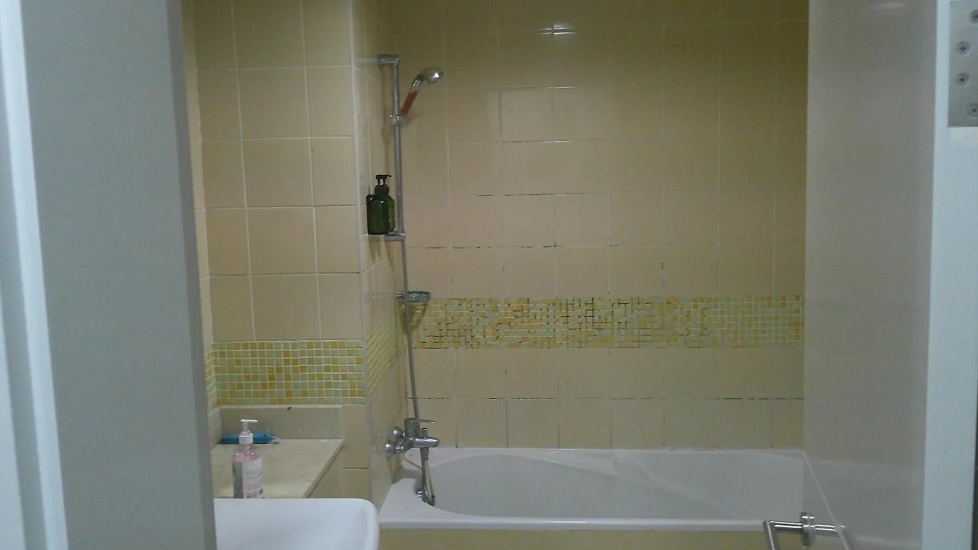Ruby Star Hostel Dubai F2