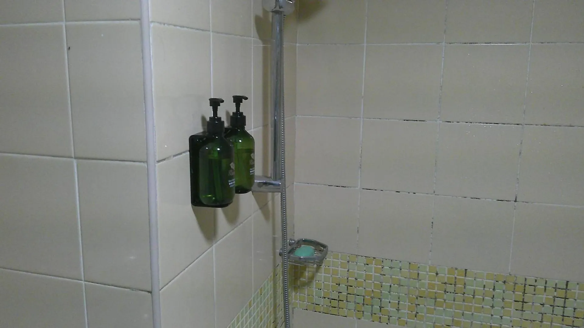Ruby Star Hostel Dubai F2