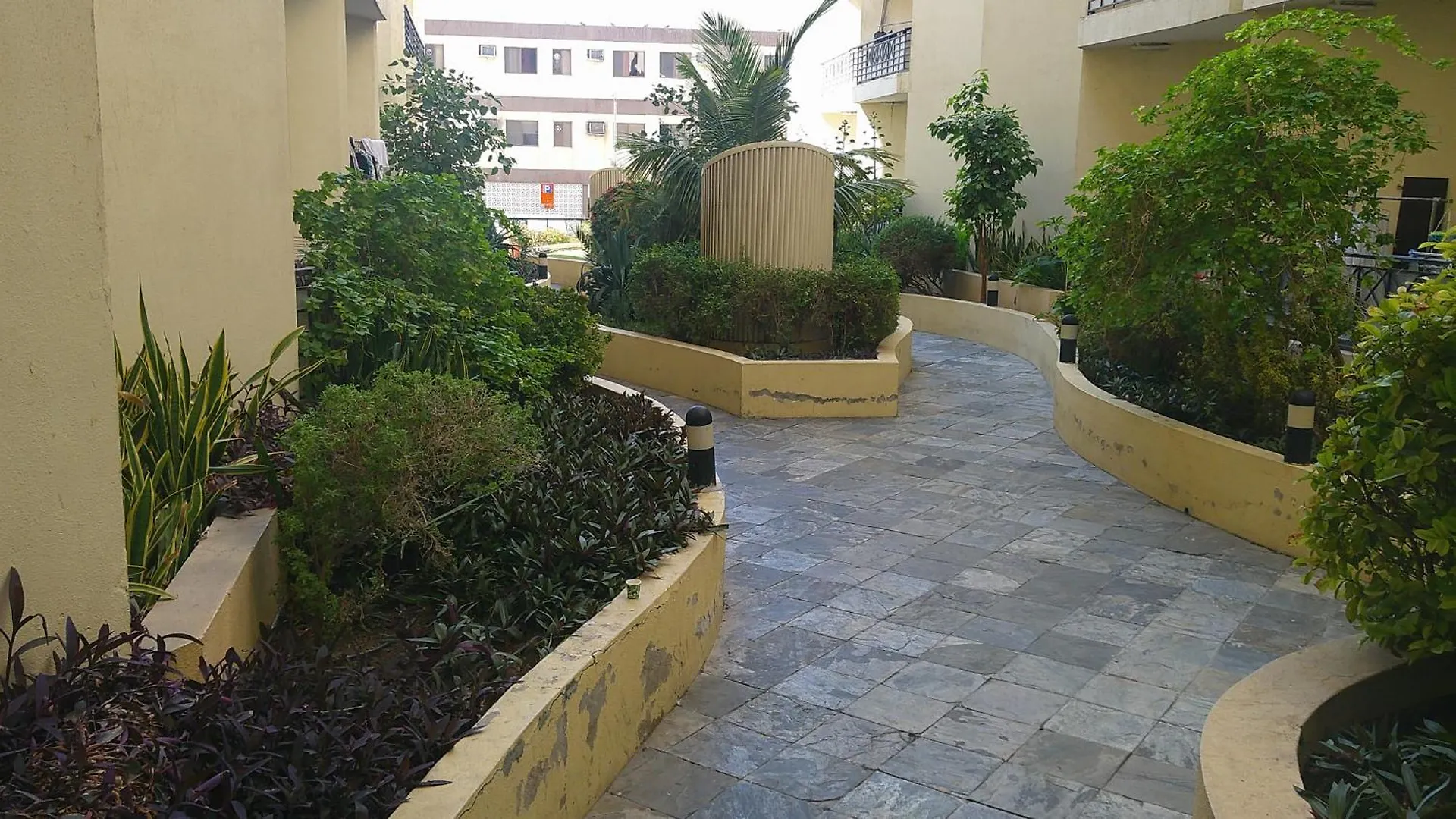 Ruby Star Hostel Dubai F2